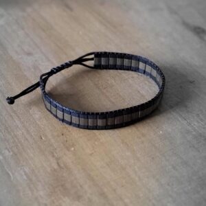 Bracelet fin perles heishi bronze et cuir noir - Style ethnique chic ajustable